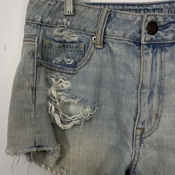 American Eagle Women Cut Off Denim Booty Shorts size 6 Distroyed Light Wash - Picture 4 of 10